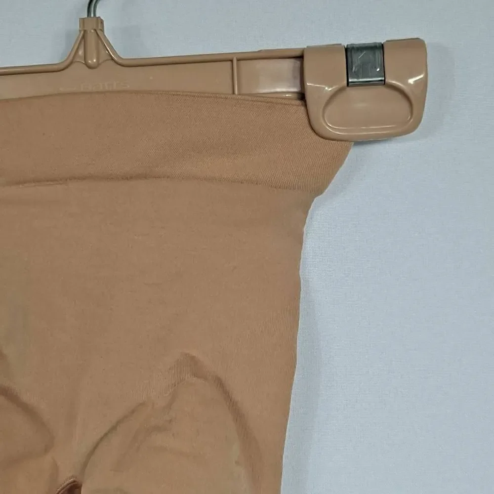 Skims Sculpting shapewear bottom Nwot‎